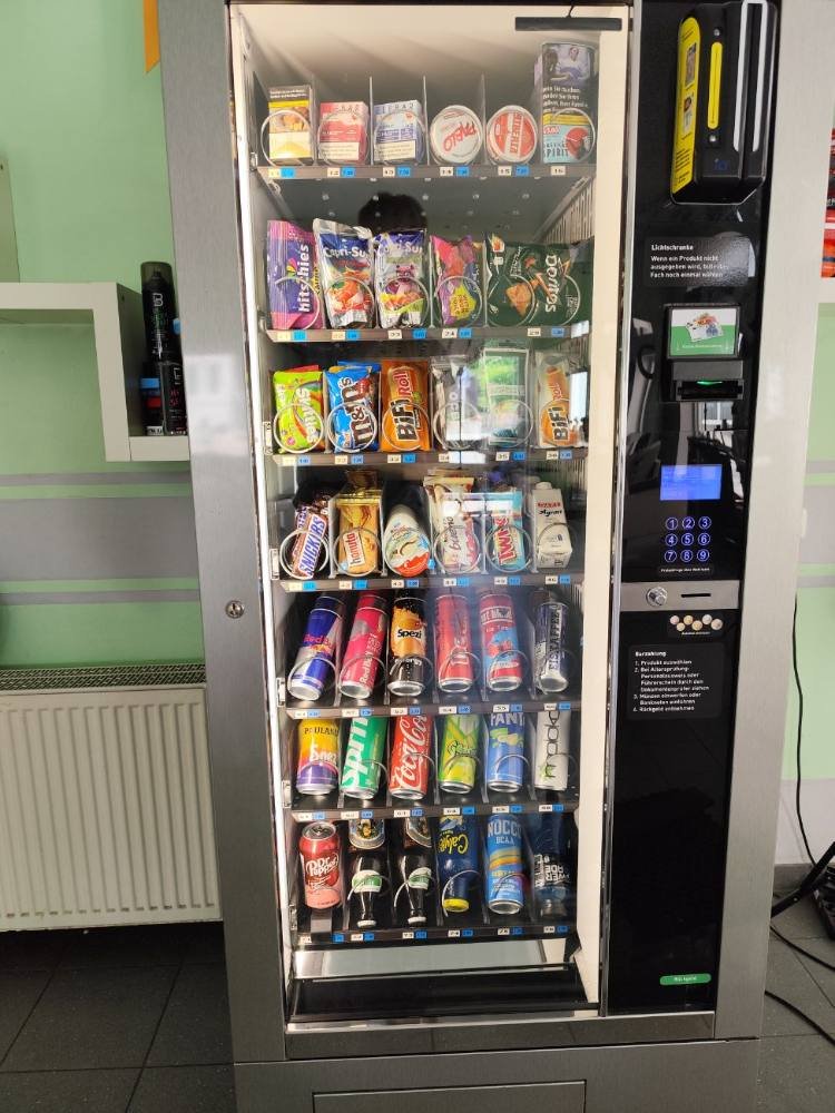 Snack- und Getränkeautomat im Friseursalon