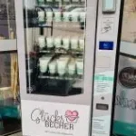 Inbetriebnahme eines IARP Brooklyn 6 Eisautomaten mit individuellem Branding für Glücksbecher